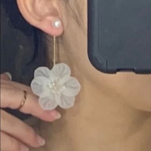 🤩Host pick🤩Floral drop earrings - Picture 5 of 5